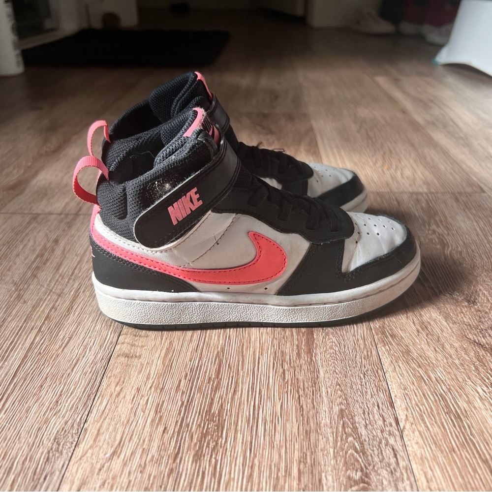 Nike Court Borough Mid 2 13.5 kids great condition, super cute. Black and pink